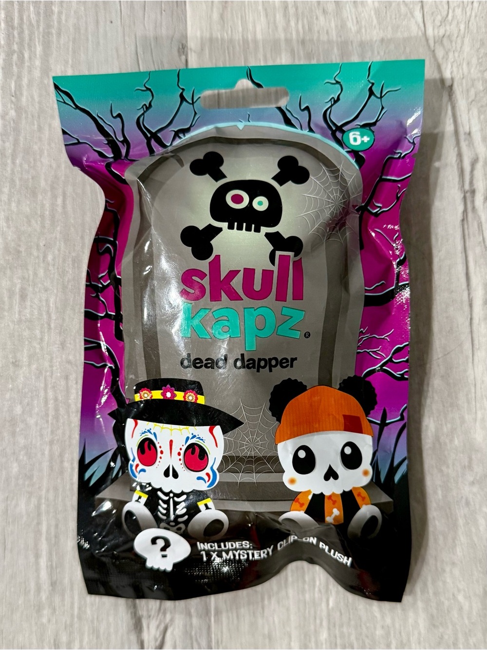 Skull Kapz Dead Dapper Mystery Plush - Silver & Pink Packaging